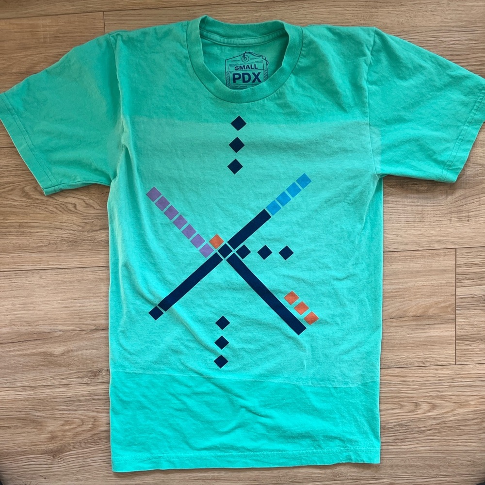 Portland Airport Carpet Logo Graphic Teal Short Sleeve Tee S
